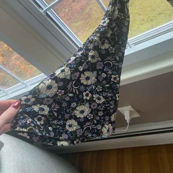 American Eagle size large dress. cutout in front for cleavage and bell sleeves - Picture 2 of 4